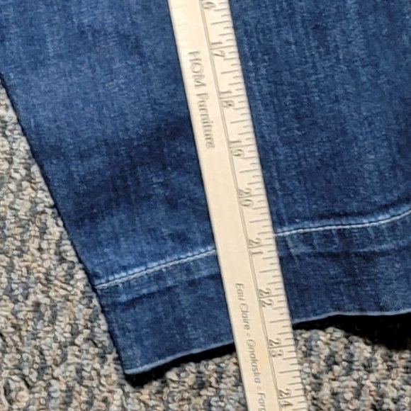 EUC Kut from the Kloth Natalie Bermuda Denim Shorts Size 8 - Picture 14 of 16